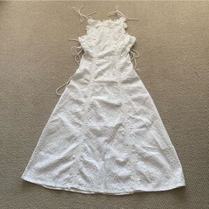 Elegant White Lace Midi Dress Adjustable Tie Straps Women’s Size Medium Like New